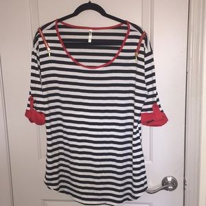 Black and white zipper shoulder top